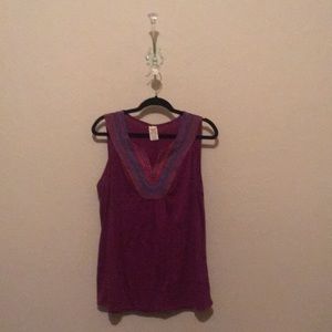 🔥Pretty embroidered burgundy sleeveless top